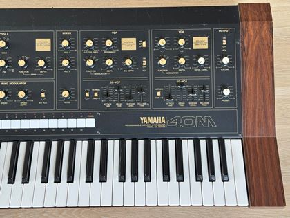 Yamaha-CS40M with MIDI